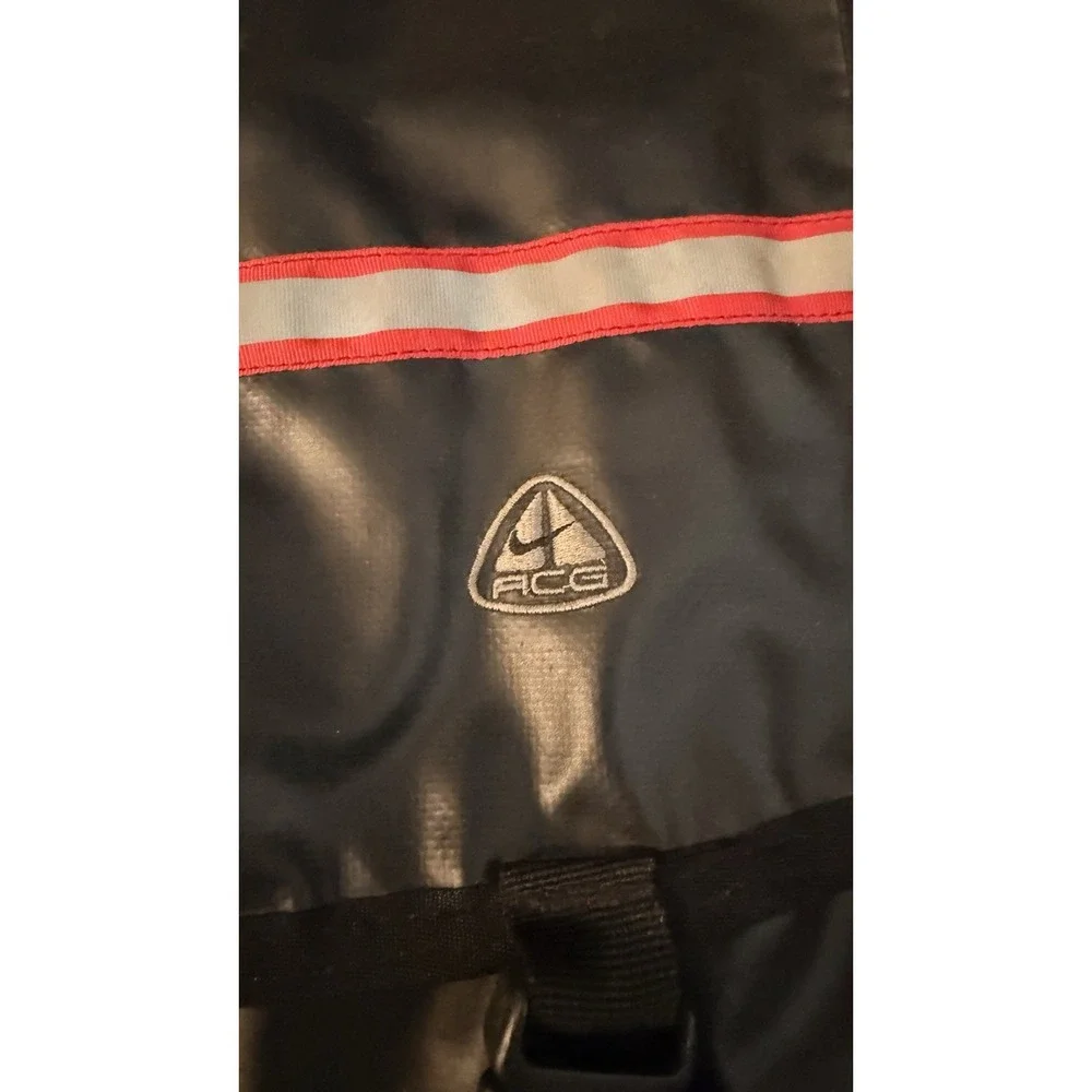 Vintage 90's Nike ACG Waterproof Shoulder Messenger Bag Gorpcore Black Red